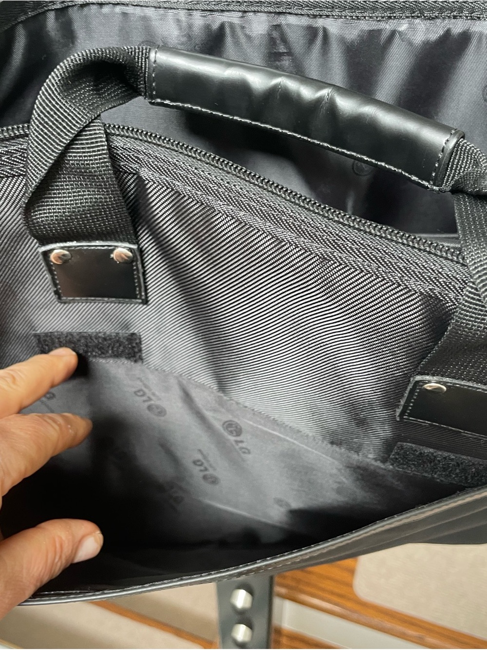 LG Black Laptop Briefcase Bag with Front Zip Pocket - Picture 5 of 11